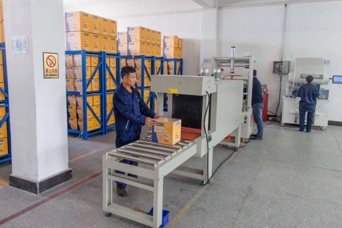 Máquina de herbicería agrícola con cuatro ruedas motrices en la agricultura Máquina rotativa de extirpación de tierra 1